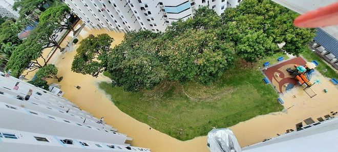 新加坡此地水管爆裂发大水瞬时成泽国出行受阻地陷风险要小心(图3)